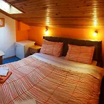 With Shared Kitchen Zver, Great For Hikers