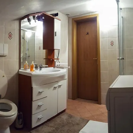 With Shared Kitchen Zver, Great For Hikers