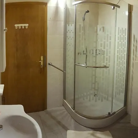 With Shared Kitchen Zver, Great For Hikers *