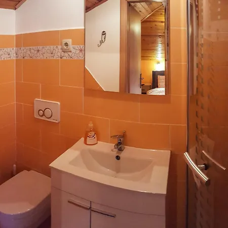 With Shared Kitchen Zver, Great For Hikers Apartman