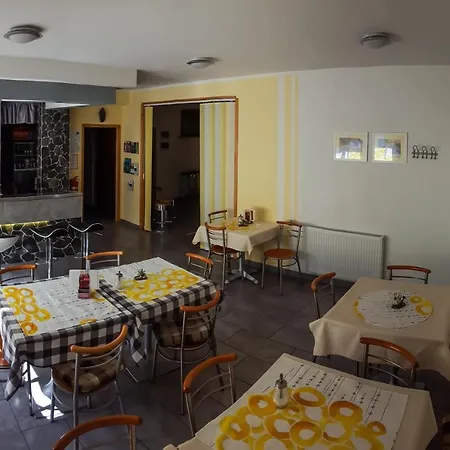 With Shared Kitchen Zver, Great For Hikers Διαμέρισμα