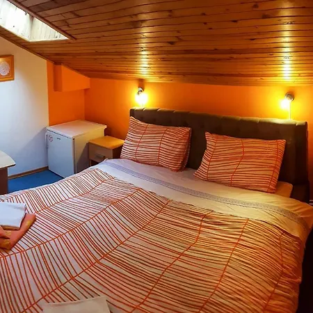 With Shared Kitchen Zver, Great For Hikers