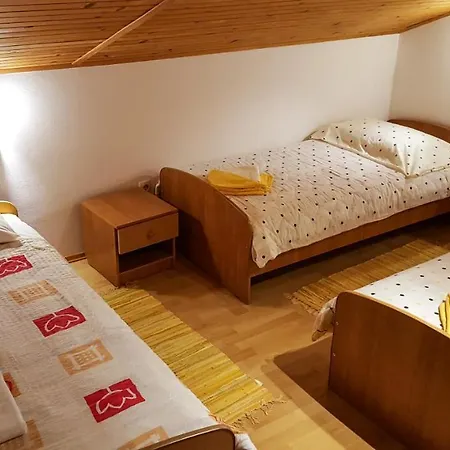 With Shared Kitchen Zver, Great For Hikers Apartman *