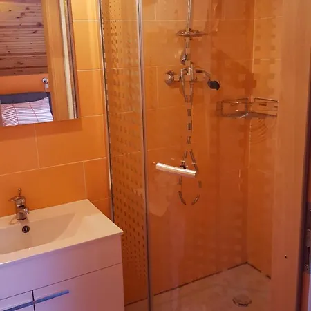 With Shared Kitchen Zver, Great For Hikers Apartman *