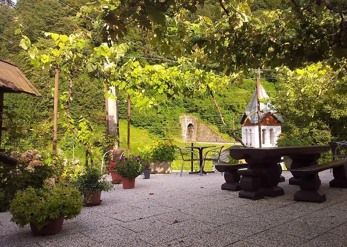 With Shared Kitchen Zver, Great For Hikers