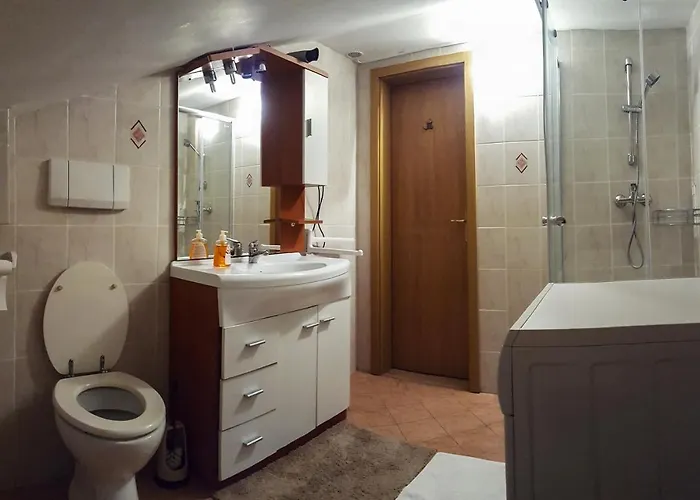 With Shared Kitchen Zver, Great For Hikers