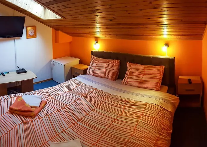 With Shared Kitchen Zver, Great For Hikers