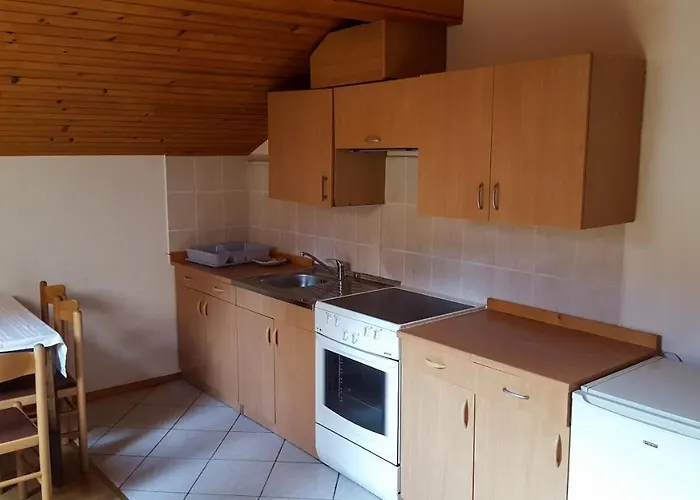 With Shared Kitchen Zver, Great For Hikers *